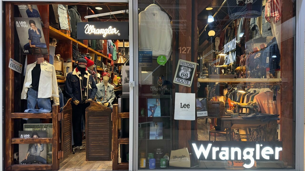 Входная витрина Western